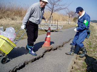 護岸の亀裂1